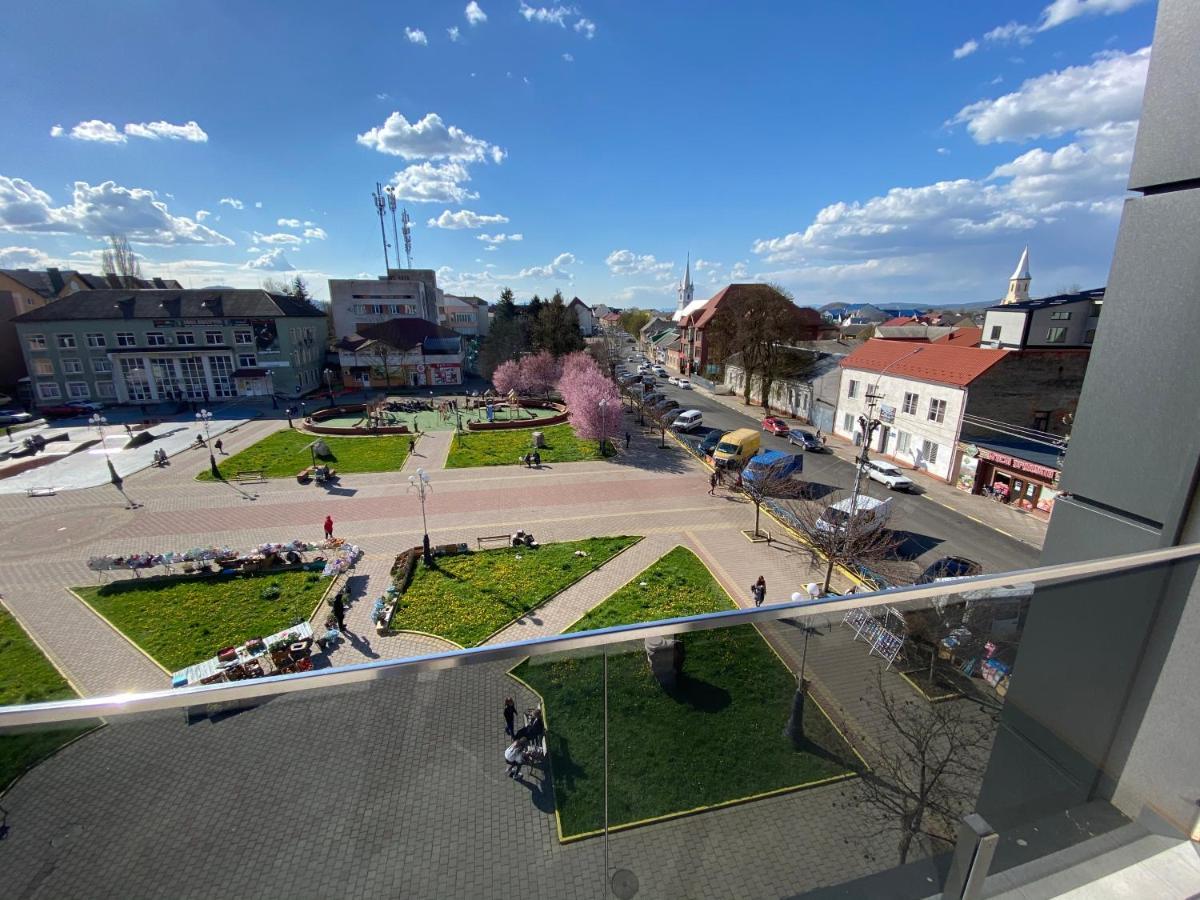 Готель Тячів Tyachiv Exterior foto