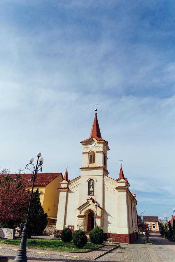 Готель Тячів Tyachiv Exterior foto