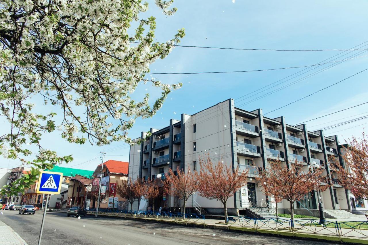 Готель Тячів Tyachiv Exterior foto
