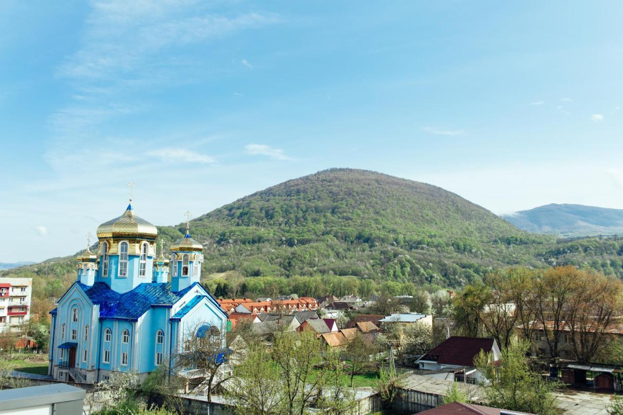 Готель Тячів Tyachiv Exterior foto